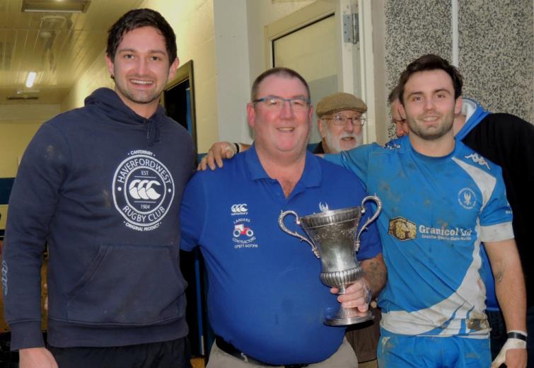 Blues skippers Mikey Jones and Gareth Owen with Alun Wills